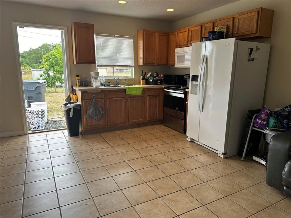For Sale: $229,900 (2 beds, 1 baths, 806 Square Feet)