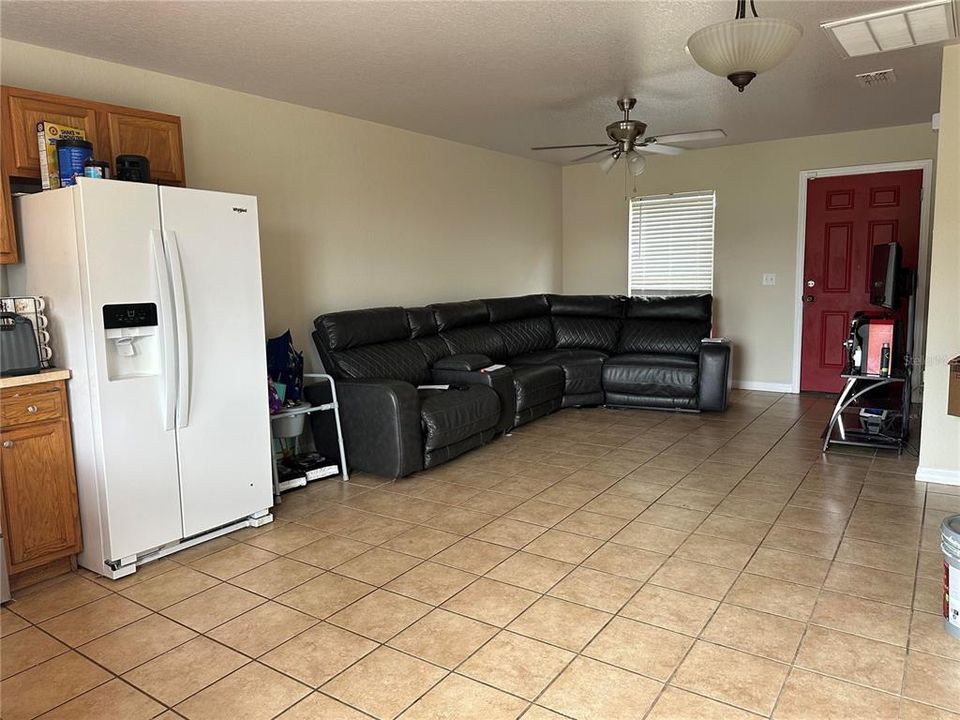 For Sale: $229,900 (2 beds, 1 baths, 806 Square Feet)