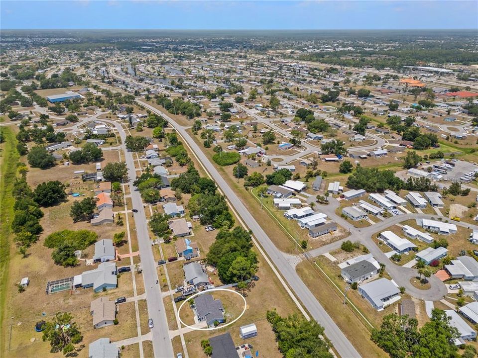 Active With Contract: $249,900 (2 beds, 2 baths, 912 Square Feet)