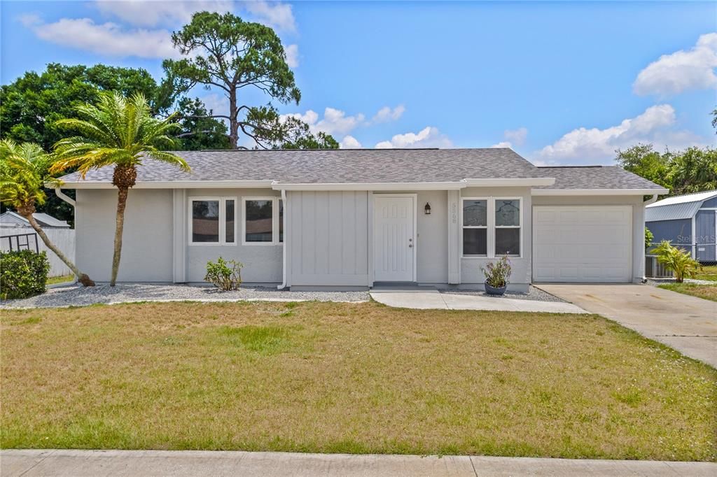 Active With Contract: $249,900 (2 beds, 2 baths, 912 Square Feet)