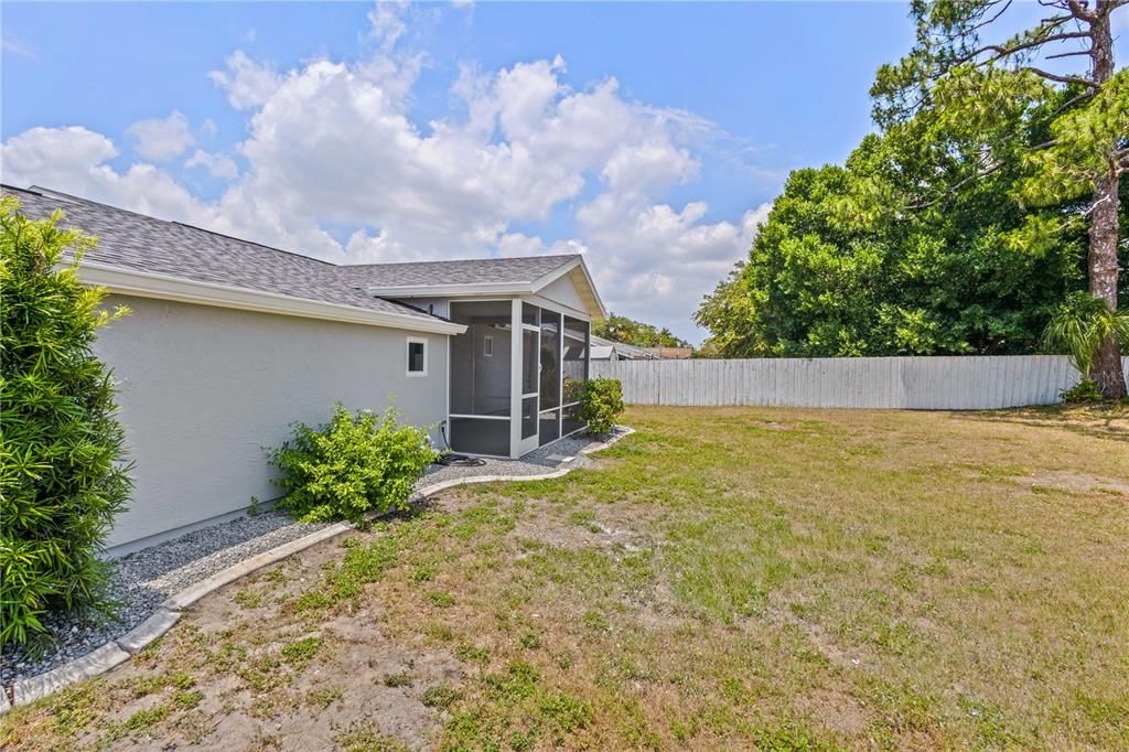 Active With Contract: $249,900 (2 beds, 2 baths, 912 Square Feet)