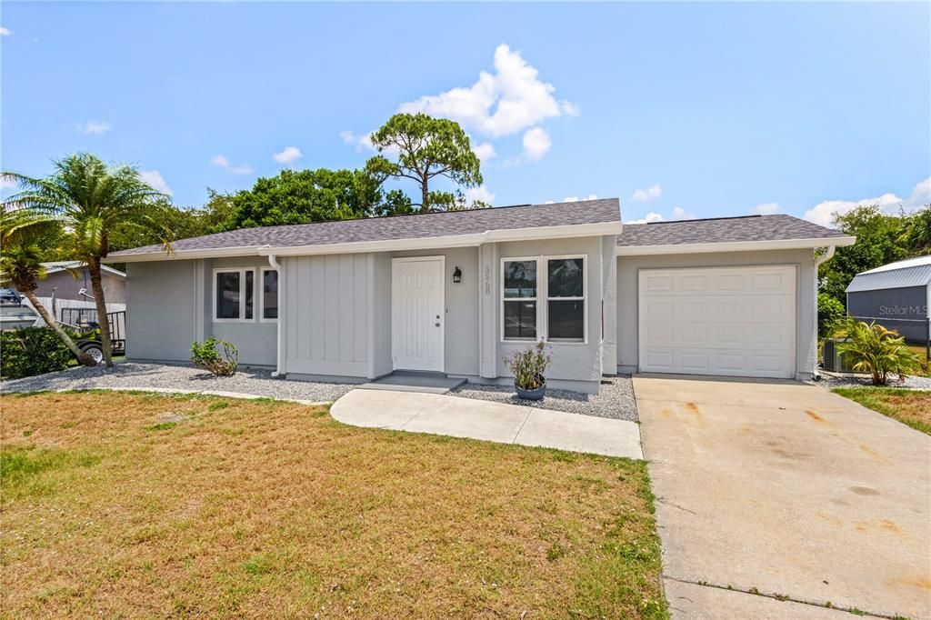 Active With Contract: $249,900 (2 beds, 2 baths, 912 Square Feet)
