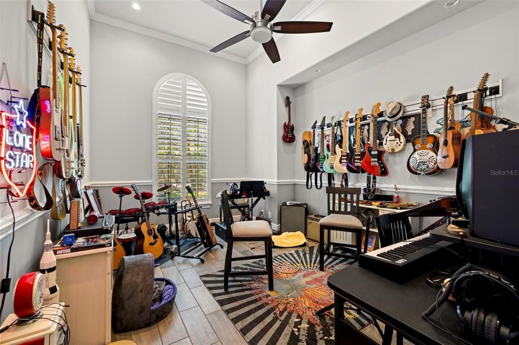 For Sale: $1,950,000 (5 beds, 5 baths, 5124 Square Feet)