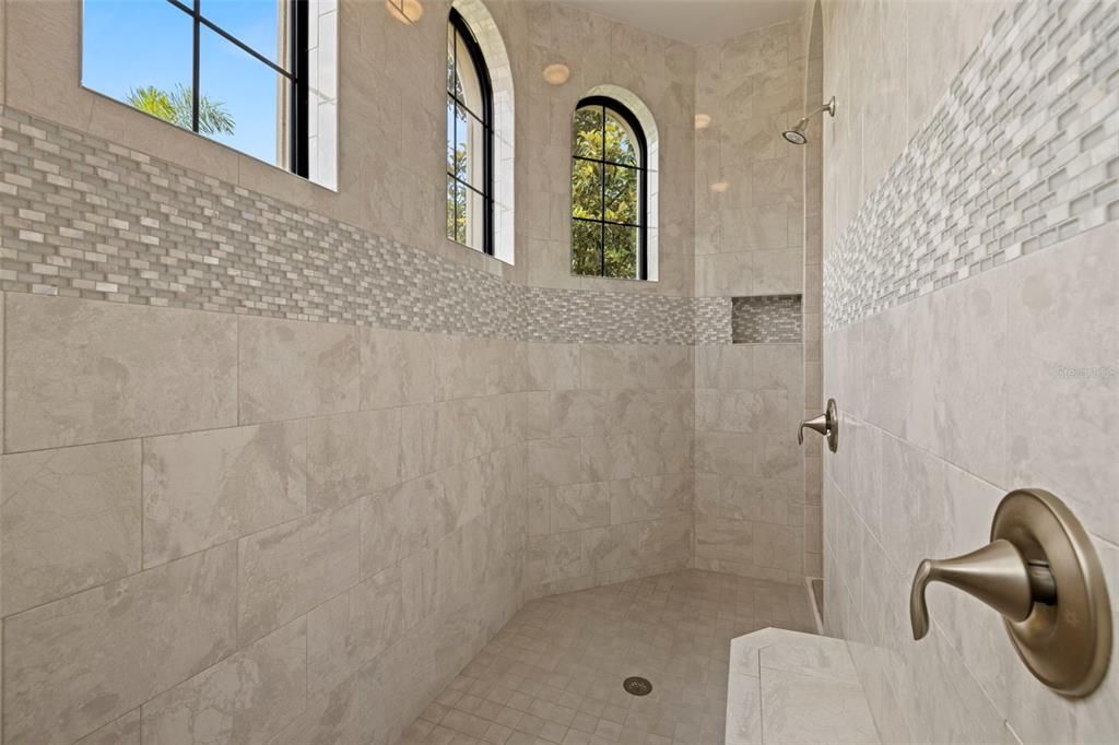 待售: $1,950,000 (5 贝兹, 5 浴室, 5124 平方英尺)