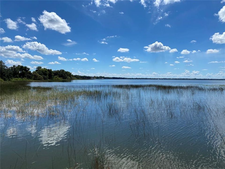 На продажу: $1,950,000 (11.00 acres)