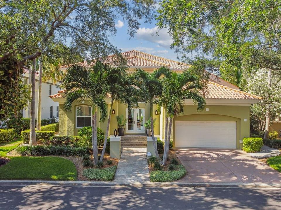 For Sale: $3,200,000 (4 beds, 2 baths, 2781 Square Feet)