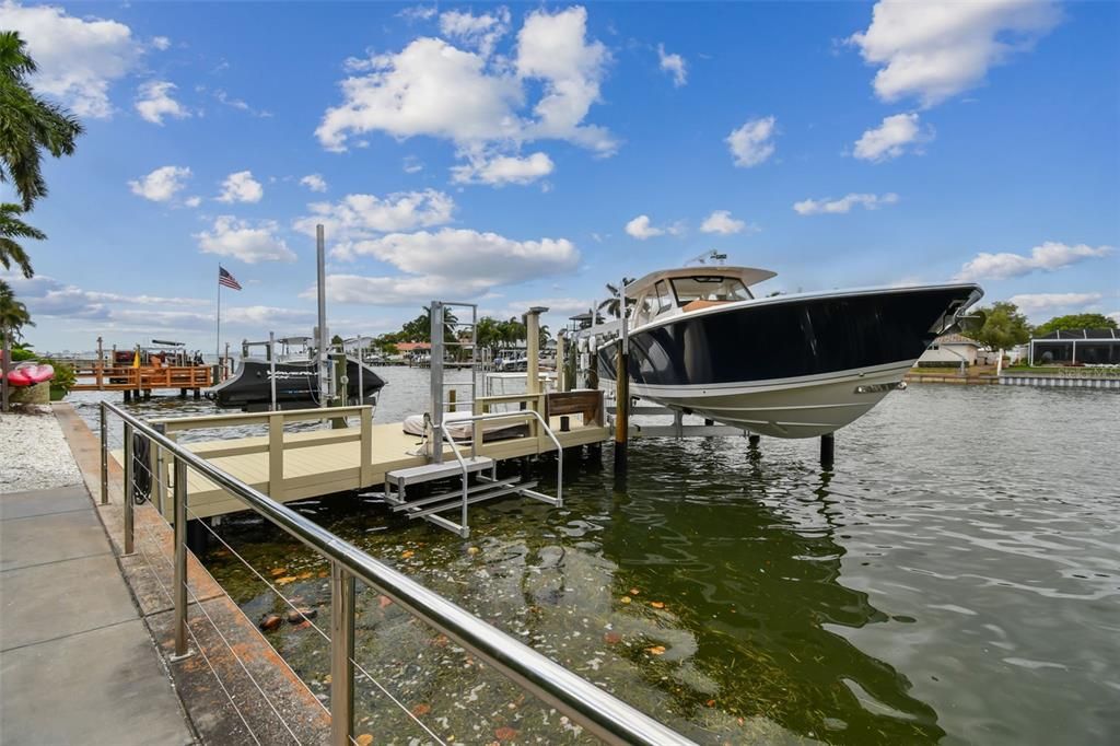 For Sale: $2,995,000 (4 beds, 2 baths, 2781 Square Feet)