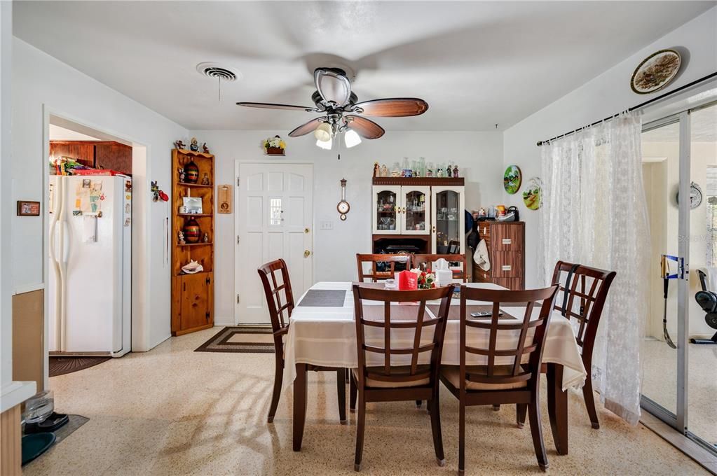 For Sale: $289,000 (2 beds, 2 baths, 1749 Square Feet)