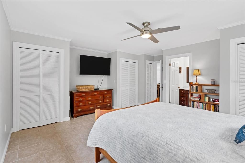 For Sale: $449,000 (2 beds, 2 baths, 1723 Square Feet)