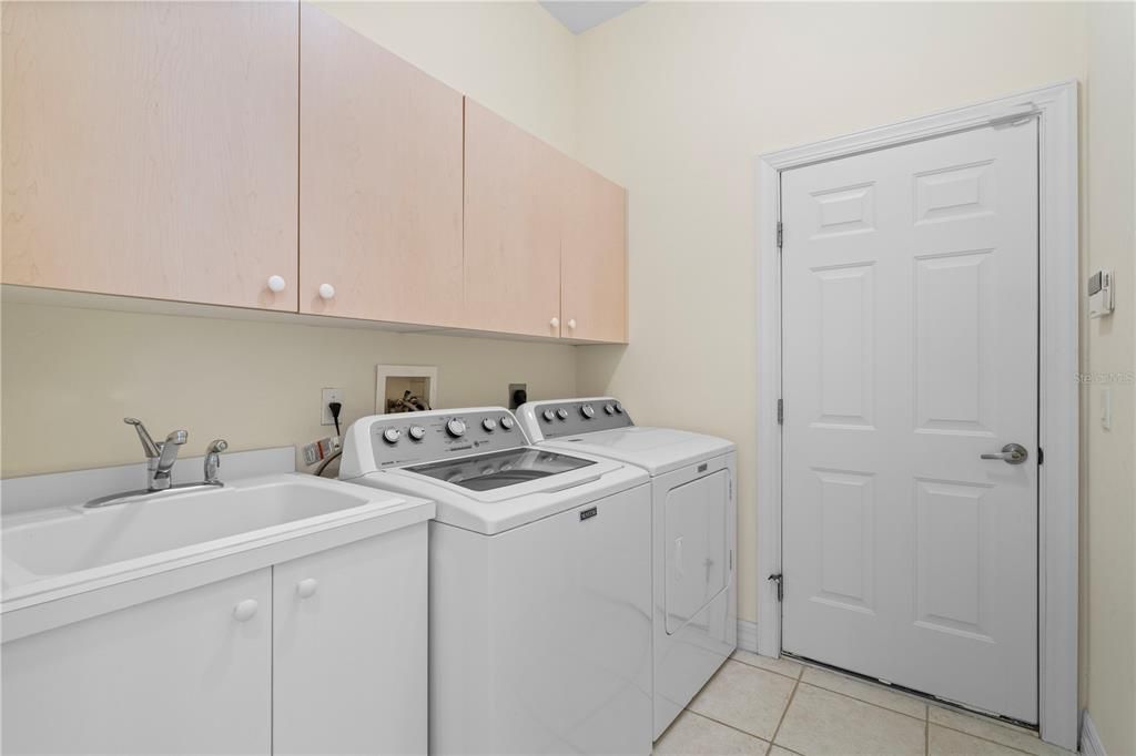 For Sale: $319,500 (3 beds, 2 baths, 1617 Square Feet)