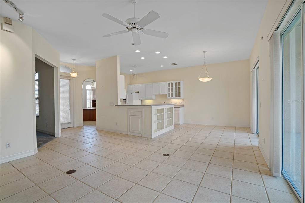 For Sale: $319,500 (3 beds, 2 baths, 1617 Square Feet)