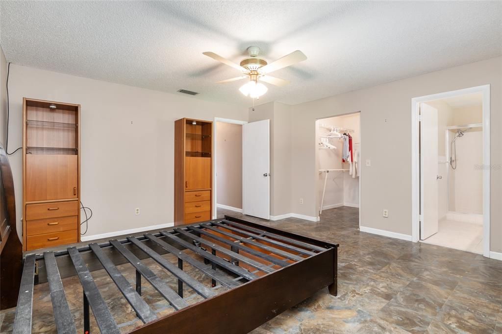 For Sale: $175,000 (2 beds, 2 baths, 1748 Square Feet)