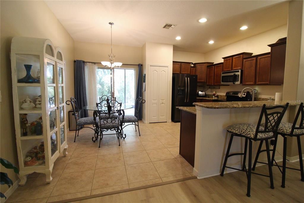 For Sale: $299,000 (2 beds, 2 baths, 1670 Square Feet)