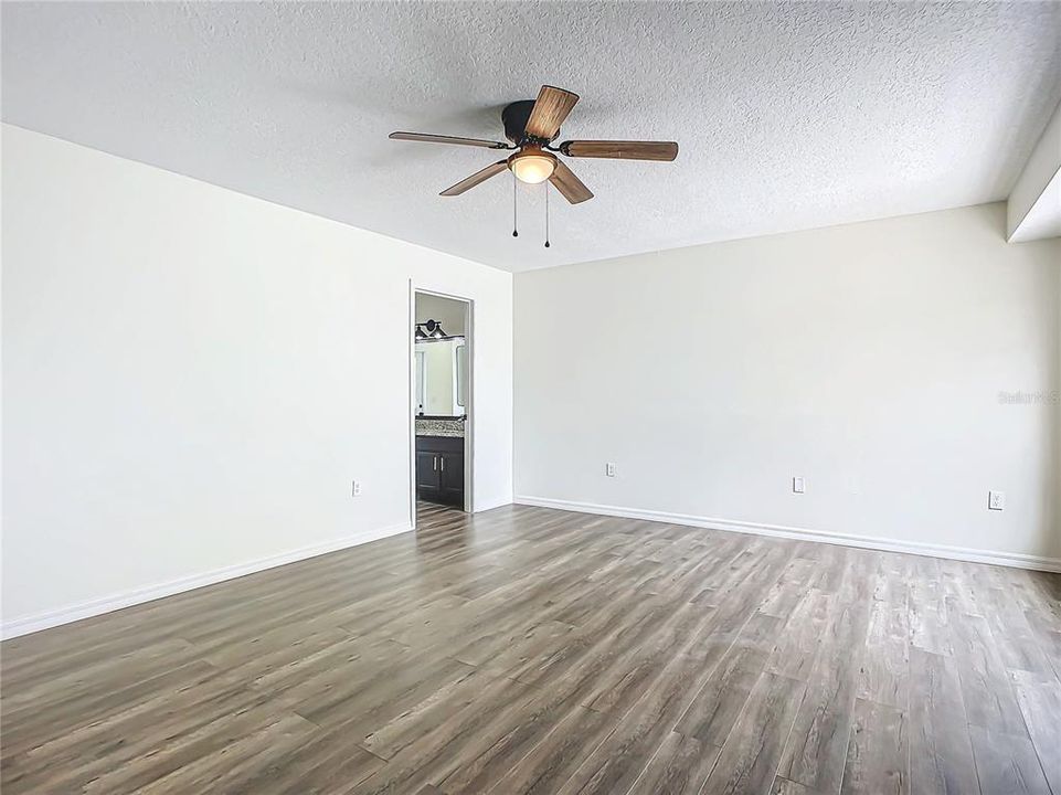 Recently Sold: $359,900 (3 beds, 2 baths, 1641 Square Feet)