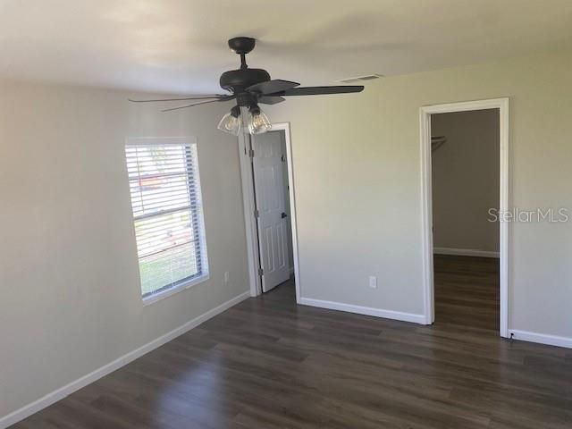 Active With Contract: $1,995 (3 beds, 2 baths, 1400 Square Feet)