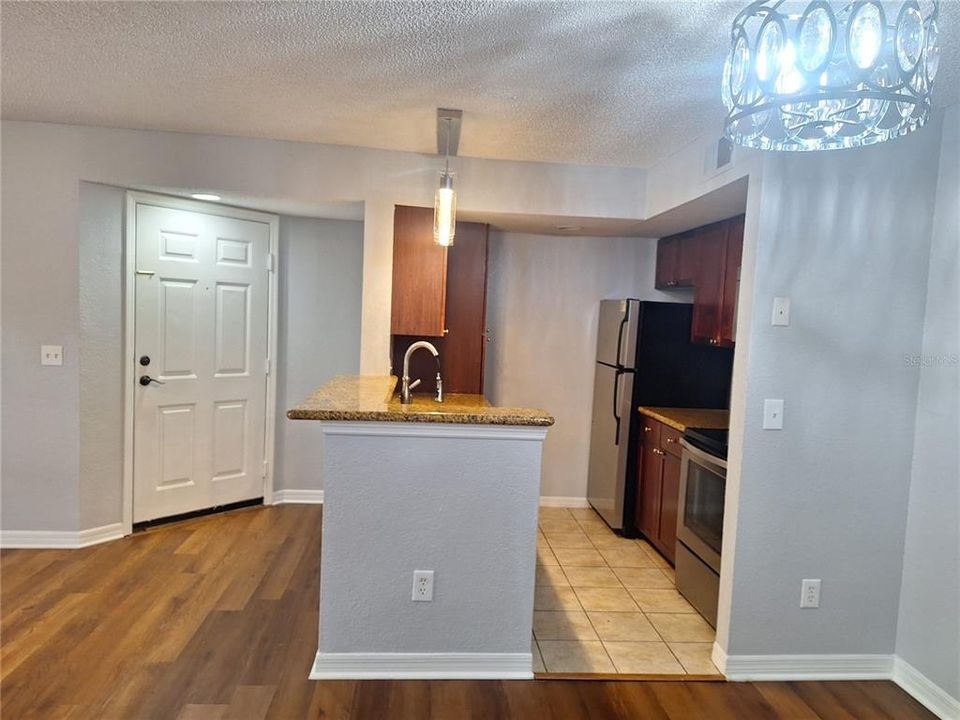 For Rent: $1,800 (2 beds, 2 baths, 1028 Square Feet)