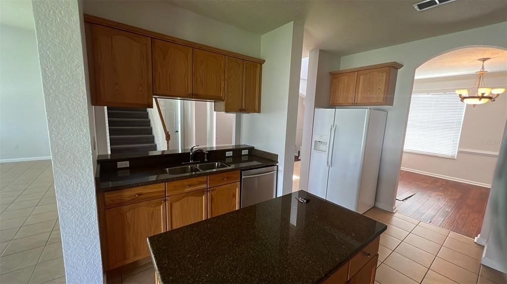 For Rent: $2,850 (4 beds, 2 baths, 2640 Square Feet)