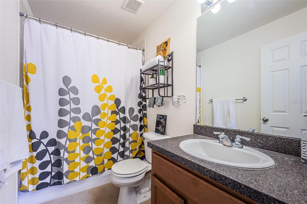 Recently Sold: $300,000 (2 beds, 2 baths, 1210 Square Feet)