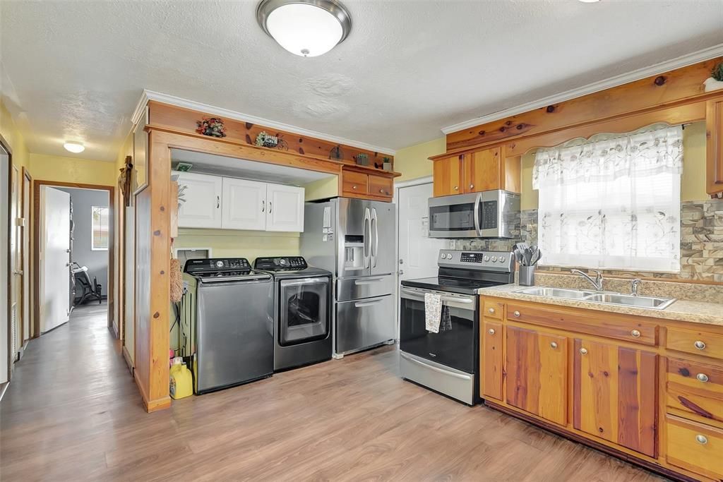 For Sale: $325,000 (3 beds, 1 baths, 1320 Square Feet)