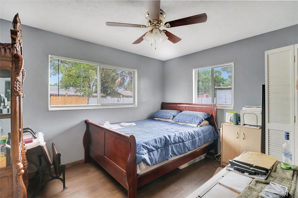 For Sale: $325,000 (3 beds, 1 baths, 1320 Square Feet)