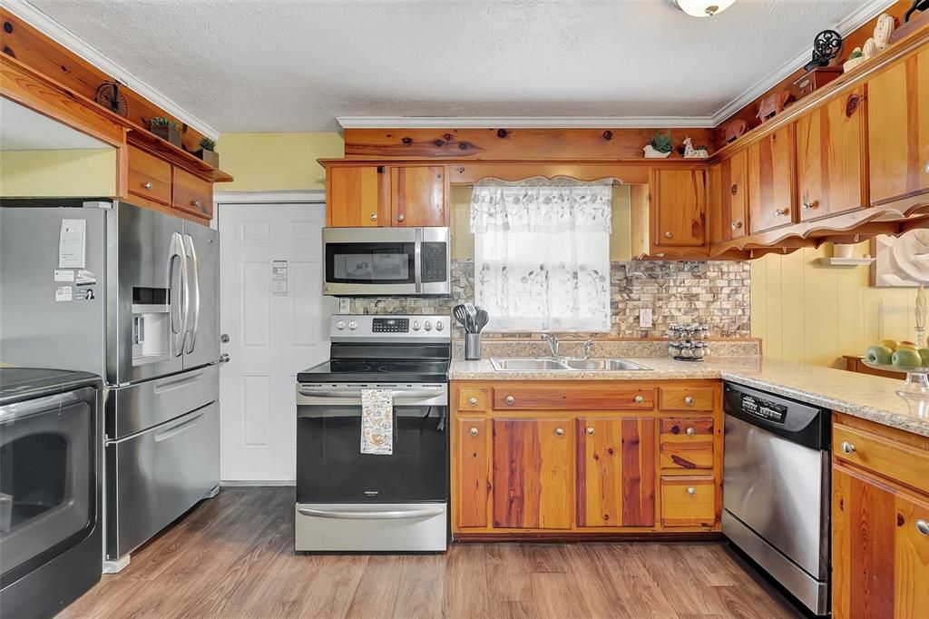 For Sale: $300,000 (3 beds, 1 baths, 1320 Square Feet)