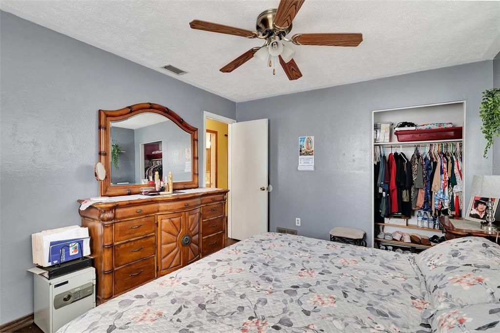 For Sale: $300,000 (3 beds, 1 baths, 1320 Square Feet)