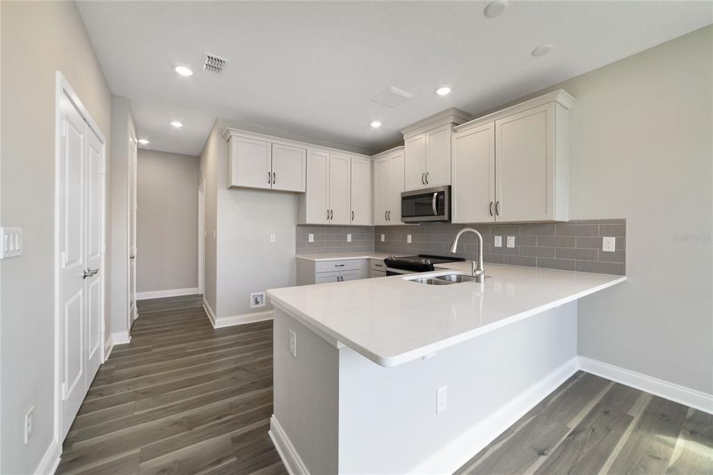 Active With Contract: $478,990 (2 beds, 2 baths, 1805 Square Feet)