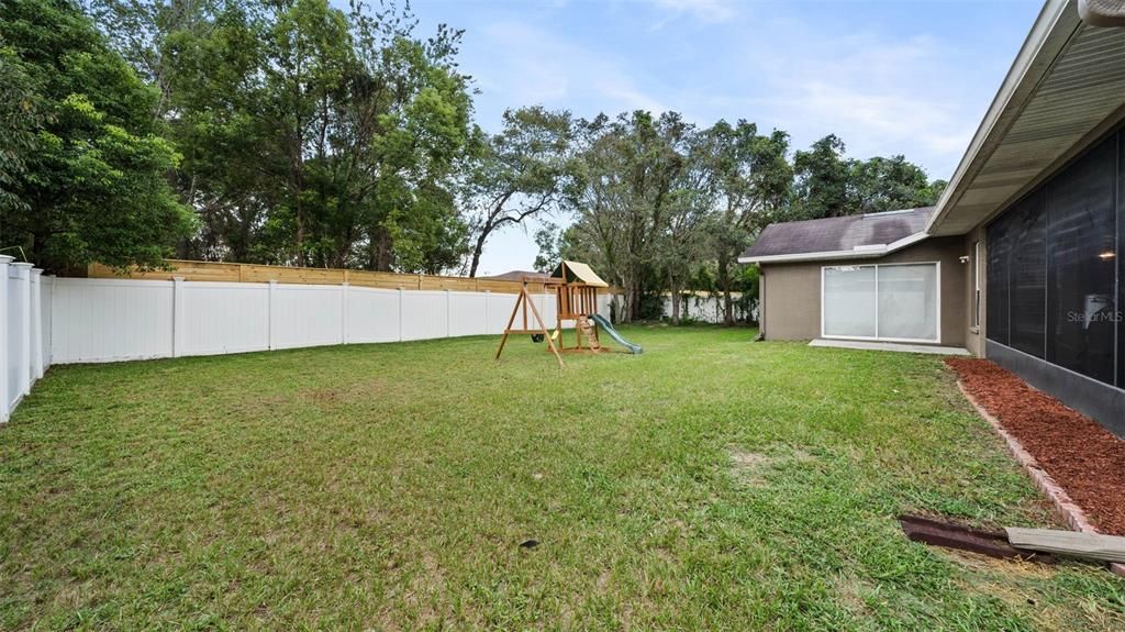 Recently Sold: $365,000 (3 beds, 2 baths, 1958 Square Feet)