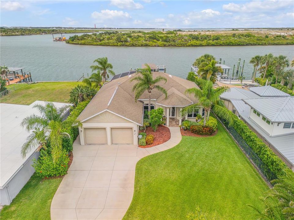 Recently Sold: $1,900,000 (3 beds, 2 baths, 2198 Square Feet)