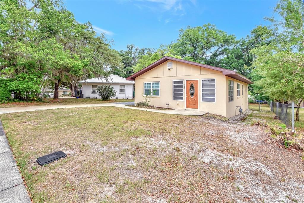 Active With Contract: $269,900 (3 beds, 2 baths, 1265 Square Feet)