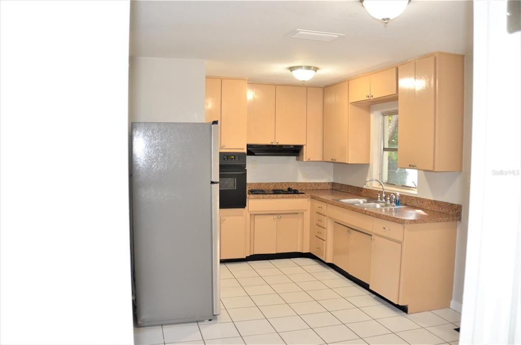 Active With Contract: $1,650 (3 beds, 1 baths, 1046 Square Feet)