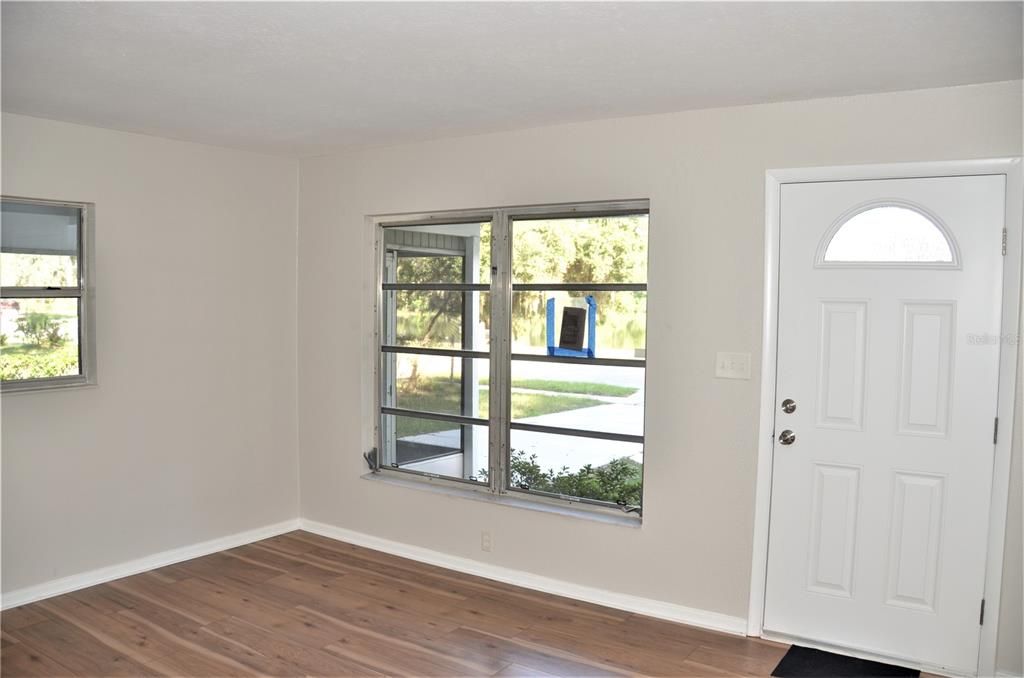 Active With Contract: $1,650 (3 beds, 1 baths, 1046 Square Feet)