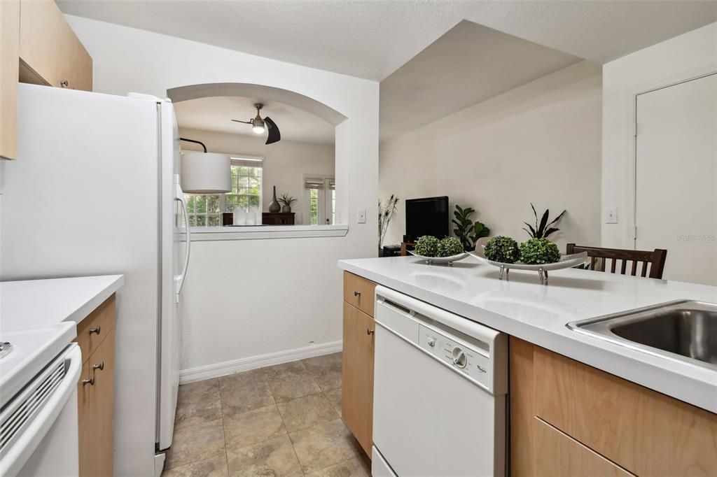 For Sale: $550,000 (2 beds, 2 baths, 1389 Square Feet)