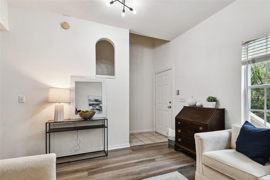 For Sale: $550,000 (2 beds, 2 baths, 1389 Square Feet)