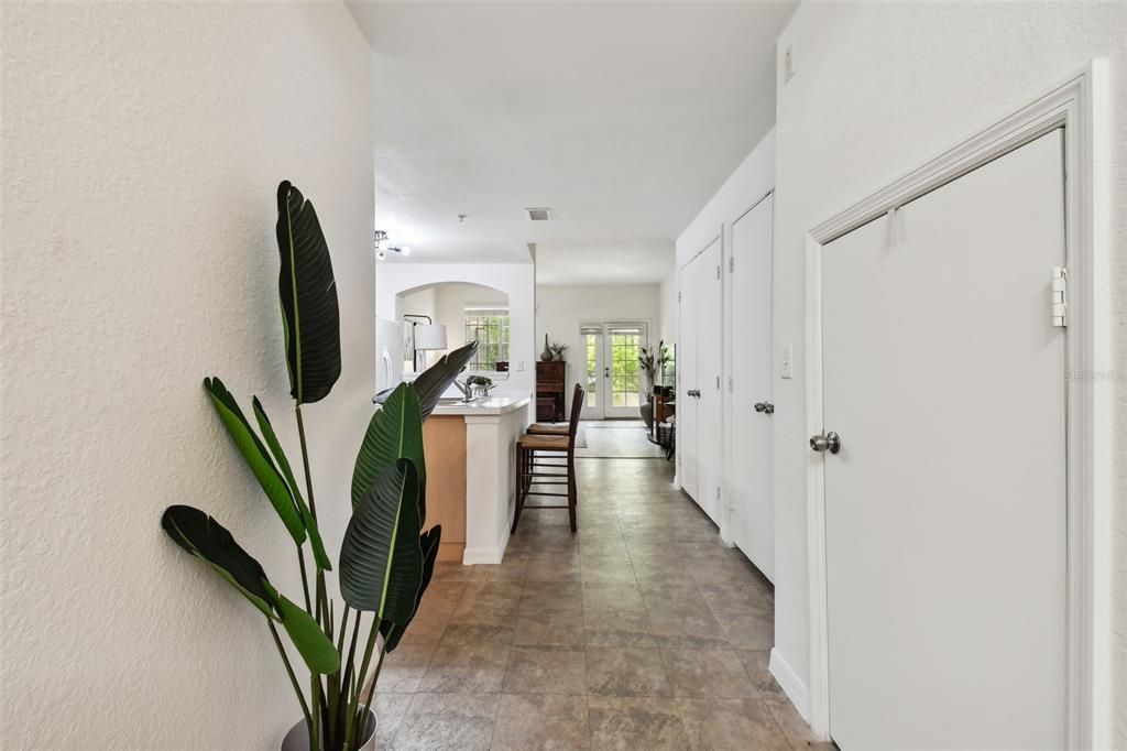 For Sale: $550,000 (2 beds, 2 baths, 1389 Square Feet)