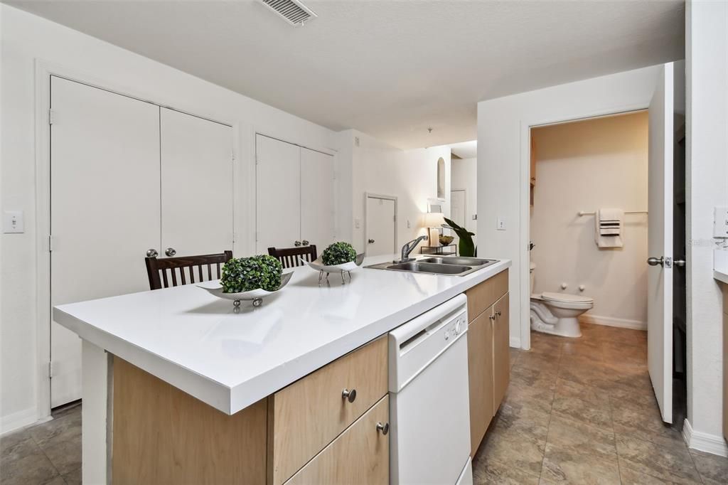 For Sale: $550,000 (2 beds, 2 baths, 1389 Square Feet)