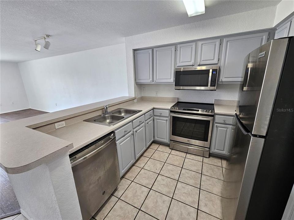 For Rent: $2,000 (2 beds, 2 baths, 1020 Square Feet)