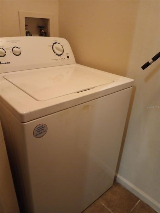 Washer and dryer close