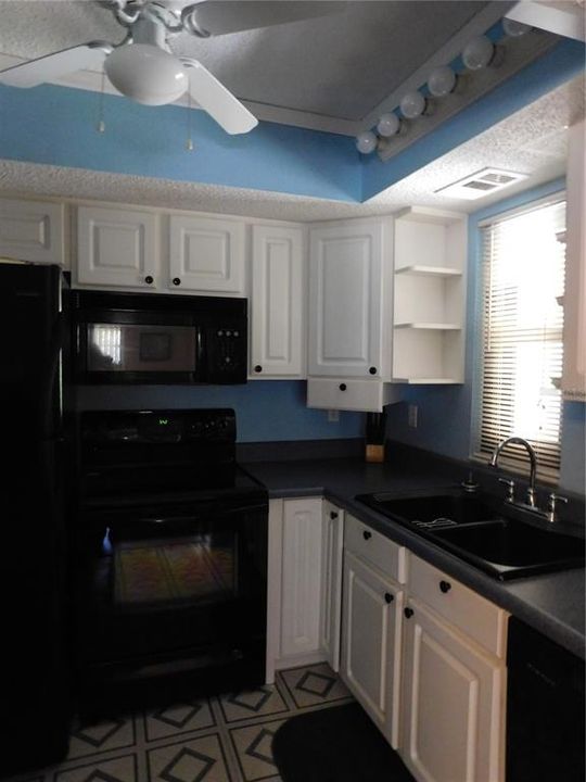 For Sale: $185,000 (2 beds, 2 baths, 838 Square Feet)