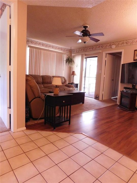 For Sale: $185,000 (2 beds, 2 baths, 838 Square Feet)