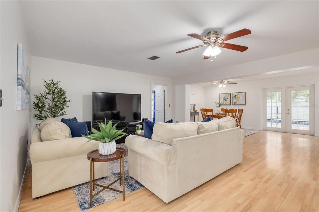 Active With Contract: $675,000 (3 beds, 2 baths, 1886 Square Feet)