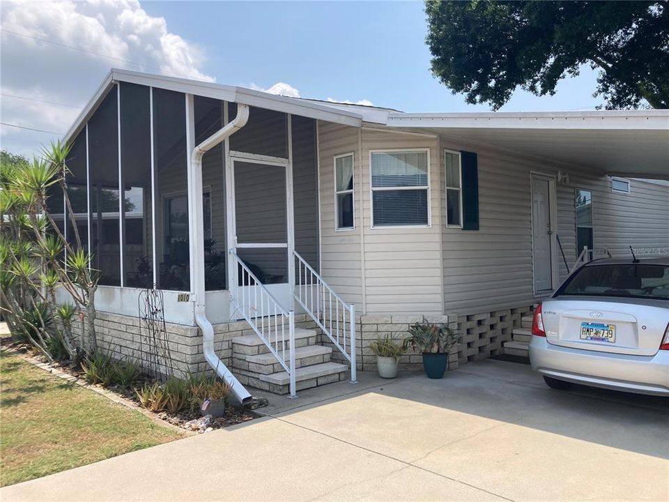 Active With Contract: $164,900 (2 beds, 2 baths, 864 Square Feet)