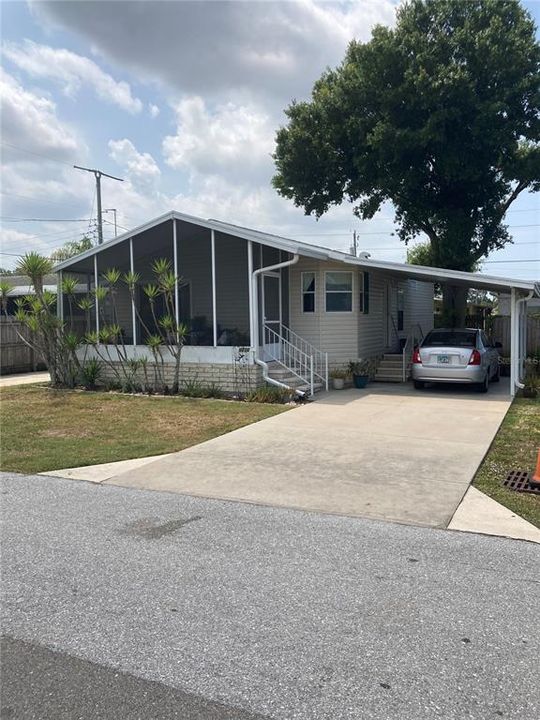Active With Contract: $164,900 (2 beds, 2 baths, 864 Square Feet)