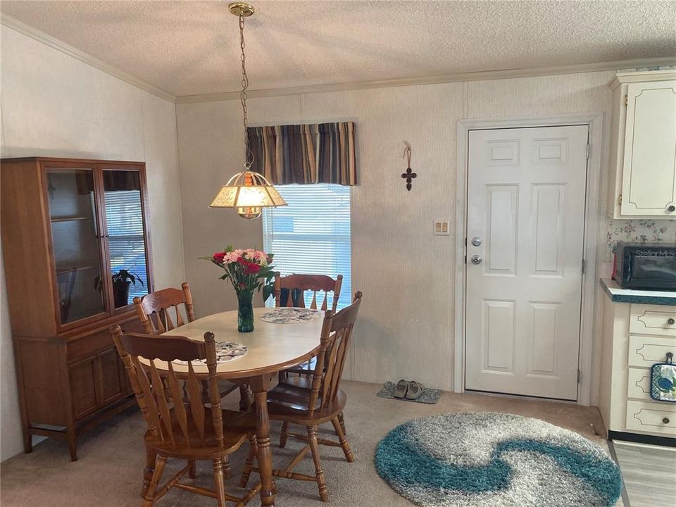 Active With Contract: $164,900 (2 beds, 2 baths, 864 Square Feet)