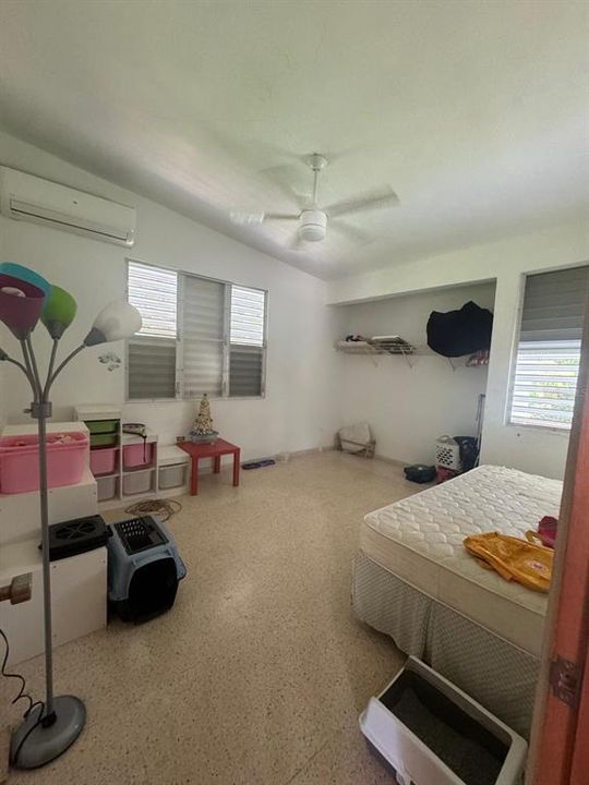 En Venta: $250,000 (3 camas, 2 baños, 1700 Pies cuadrados)