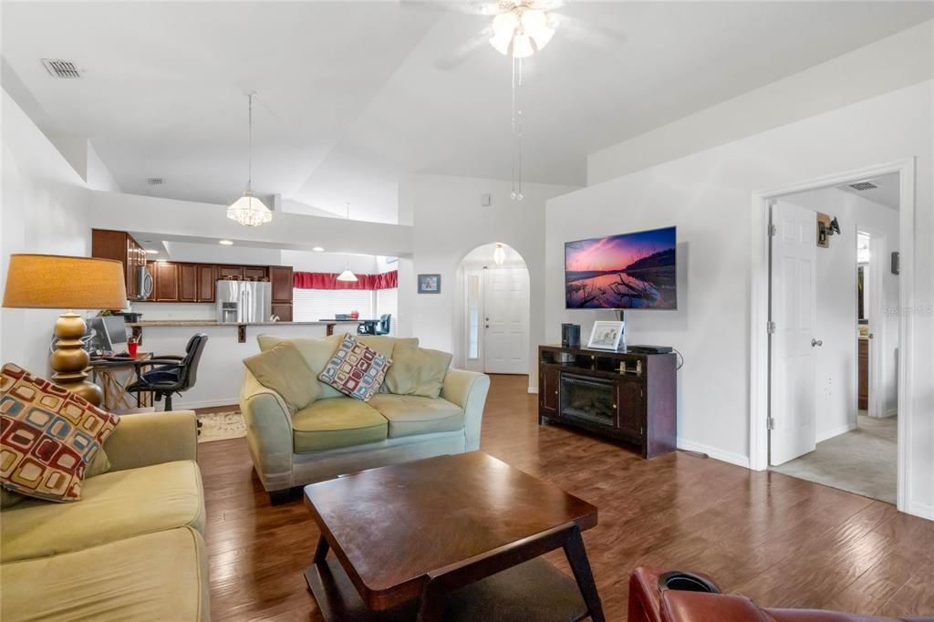 Active With Contract: $359,900 (3 beds, 2 baths, 1432 Square Feet)
