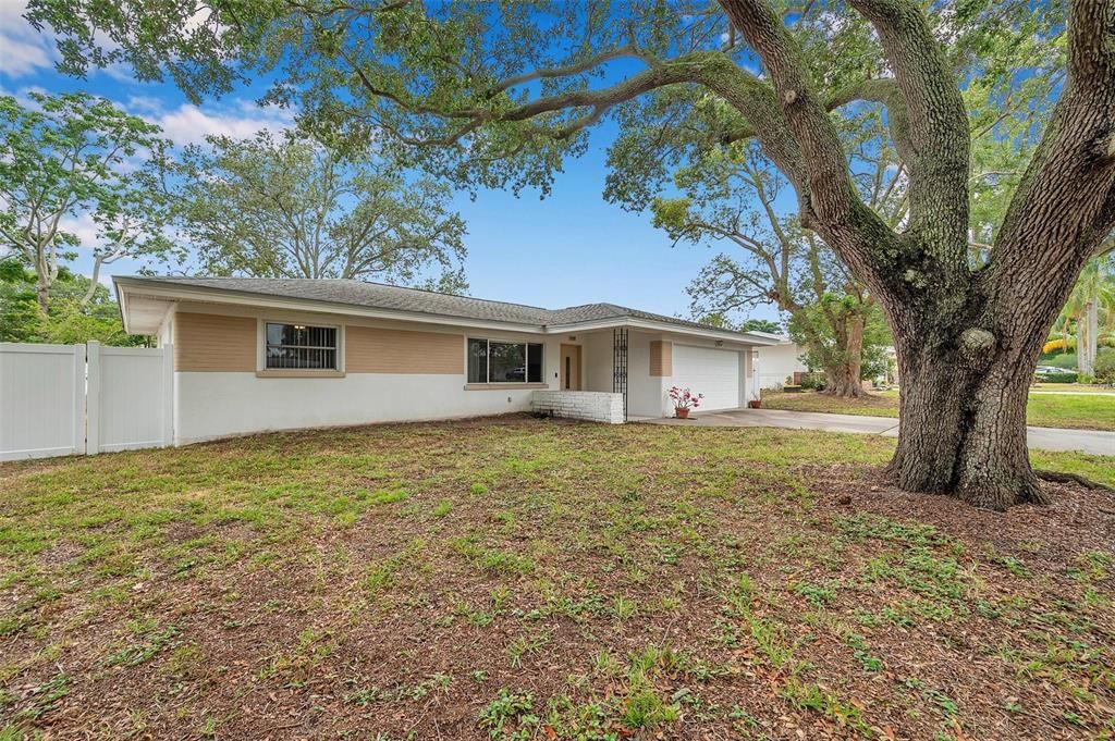 Active With Contract: $320,000 (3 beds, 1 baths, 1254 Square Feet)