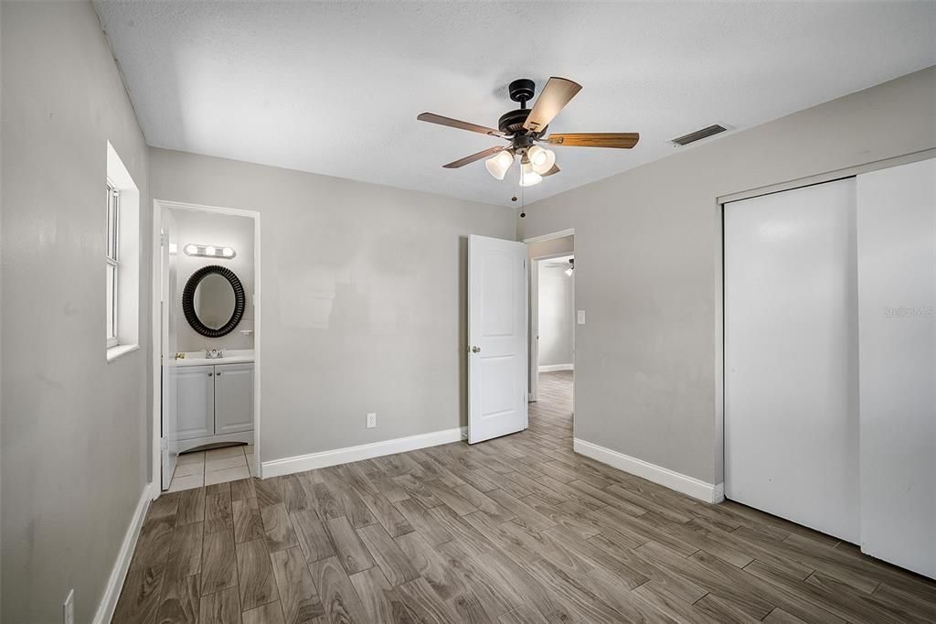 Active With Contract: $355,000 (3 beds, 2 baths, 1300 Square Feet)