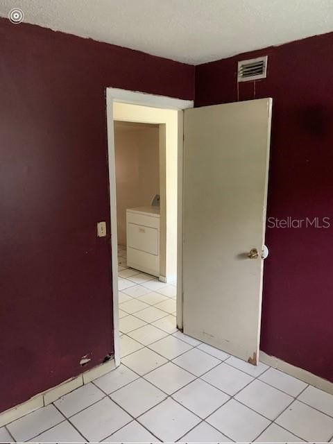 Recently Sold: $210,000 (3 beds, 1 baths, 1136 Square Feet)