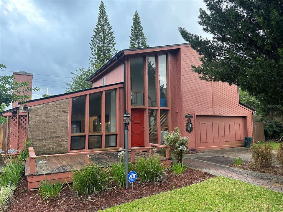 Recently Sold: $300,000 (3 beds, 3 baths, 1496 Square Feet)